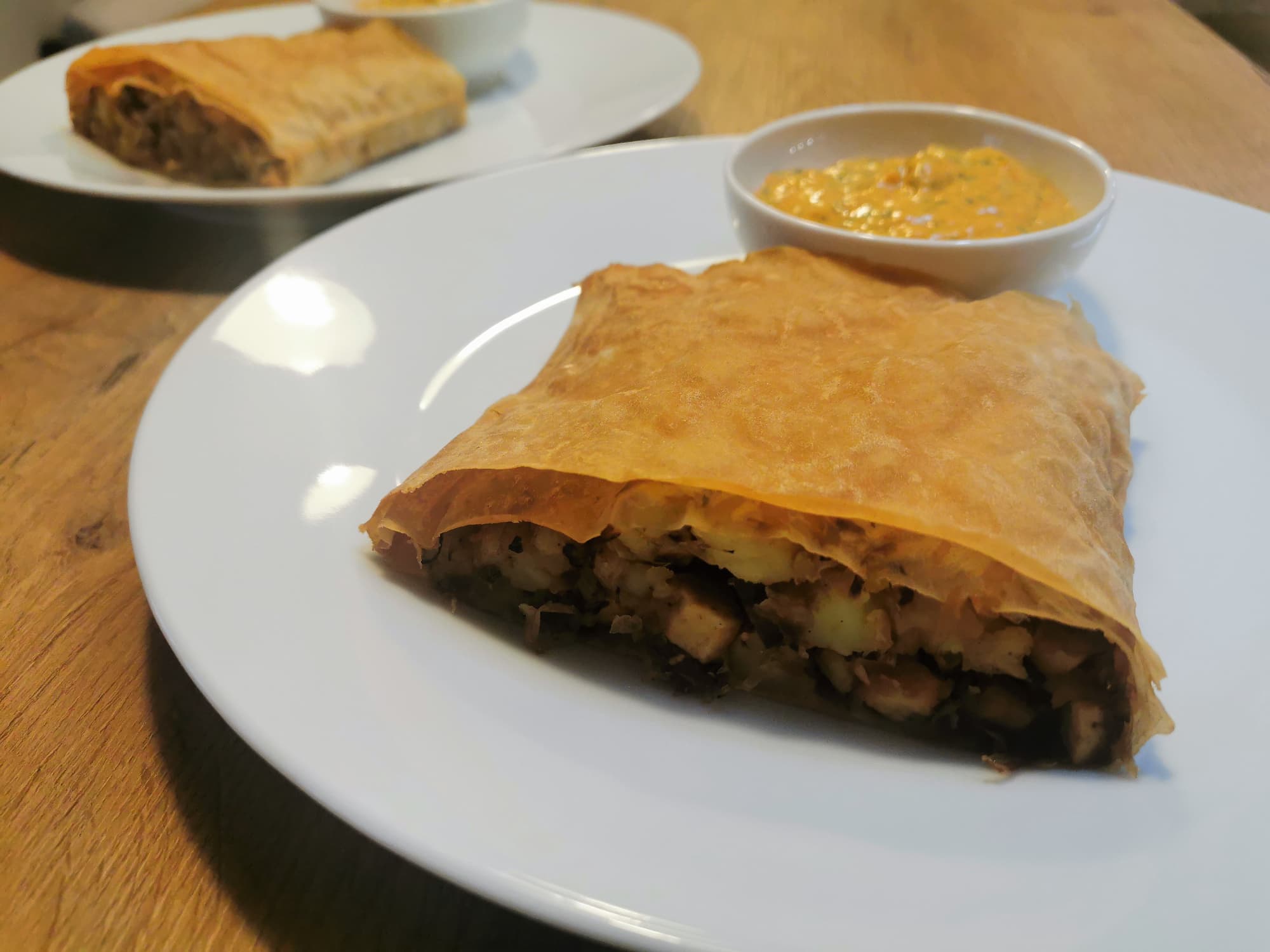 Sauerkraut-Erdäpfel Strudel mit Paprika-Joghurt Dip - Leben in Balance